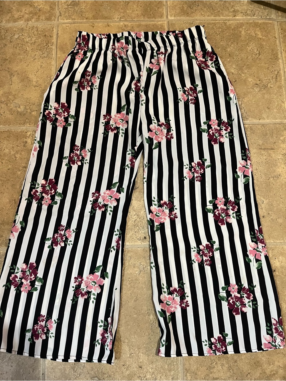 Women’s White Striped Floral Pull-On Pants oth beautiful floral print